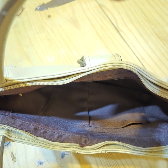 Elegant Tan Women's Purse - Picture 6 of 7